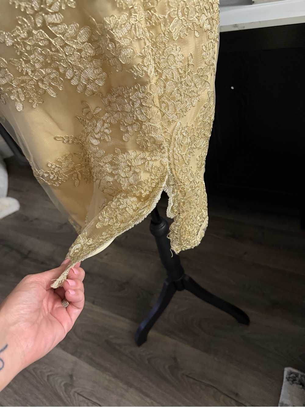Windsor Gold Lace Bodycon Dress 1X Champagne Midi Slit Spaghetti Strap NWT - Picture 3 of 7